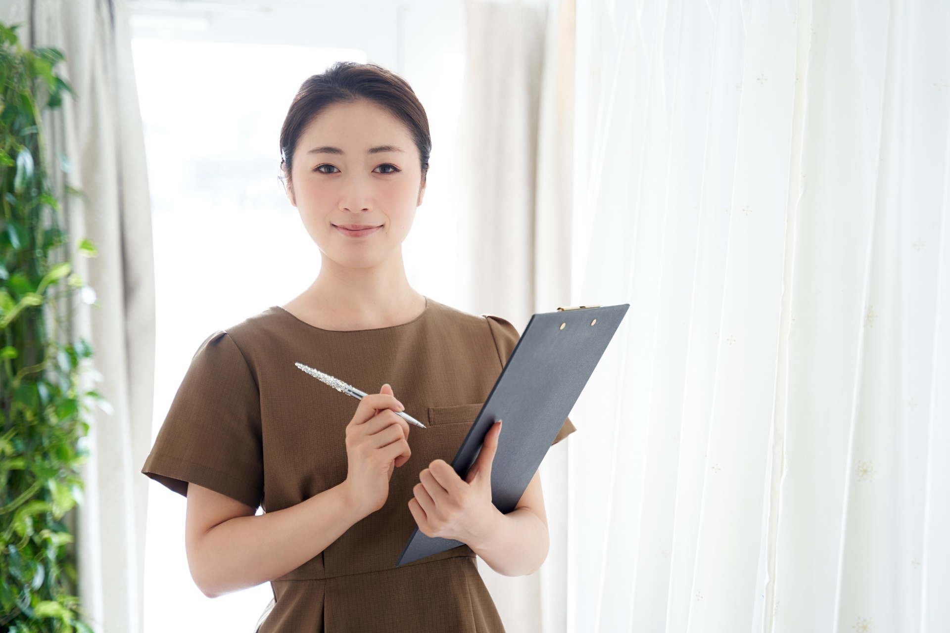 最新鋭の診断機を用いてお肌の現状と変化予測に基づく施術を計画